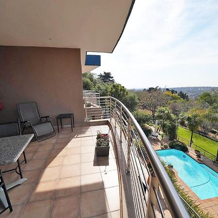 Over The Moon Guesthouse Γιοχάνεσμπουργκ Εξωτερικό φωτογραφία