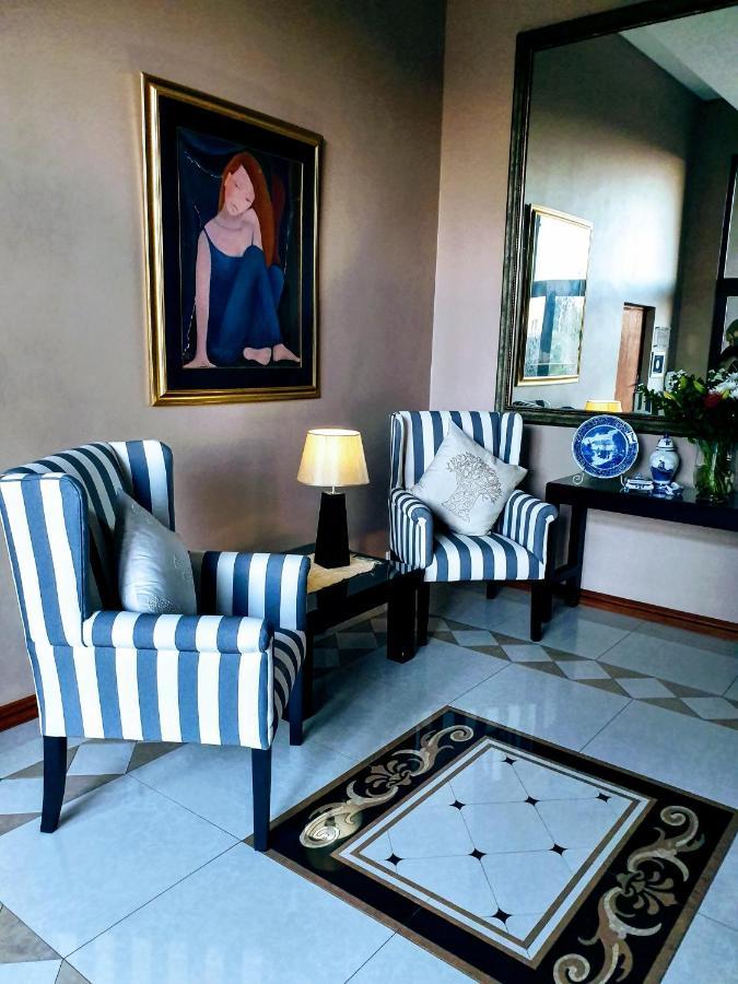 Over The Moon Guesthouse Γιοχάνεσμπουργκ Εξωτερικό φωτογραφία