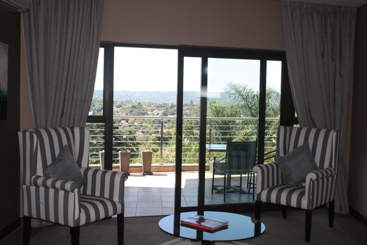 Over The Moon Guesthouse Γιοχάνεσμπουργκ Εξωτερικό φωτογραφία