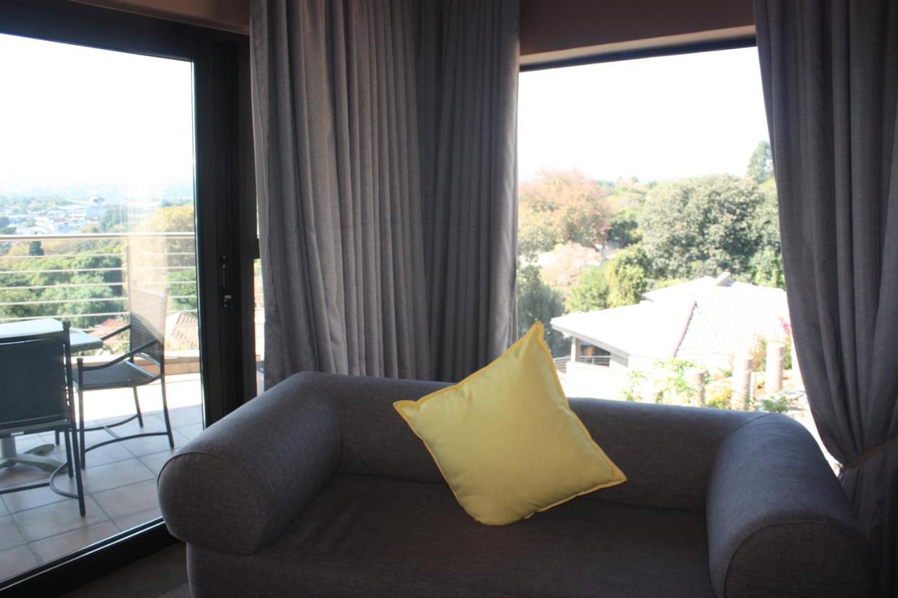 Over The Moon Guesthouse Γιοχάνεσμπουργκ Εξωτερικό φωτογραφία