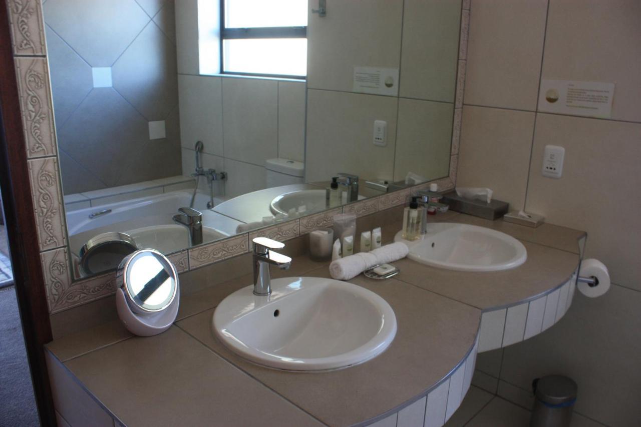 Over The Moon Guesthouse Γιοχάνεσμπουργκ Εξωτερικό φωτογραφία