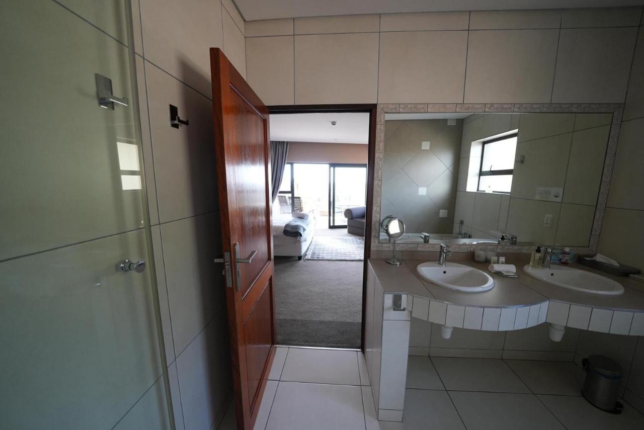 Over The Moon Guesthouse Γιοχάνεσμπουργκ Εξωτερικό φωτογραφία