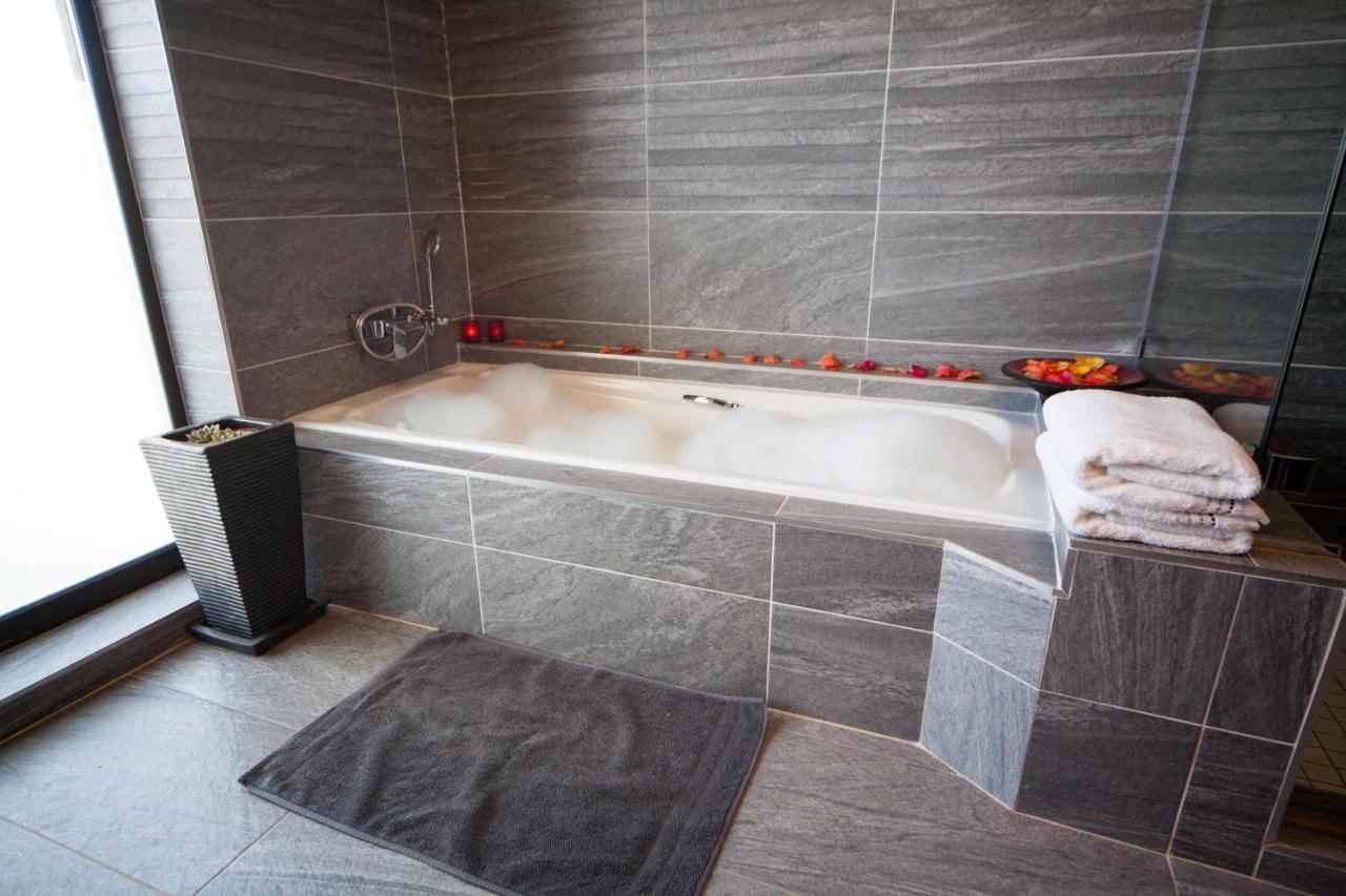 Over The Moon Guesthouse Γιοχάνεσμπουργκ Εξωτερικό φωτογραφία