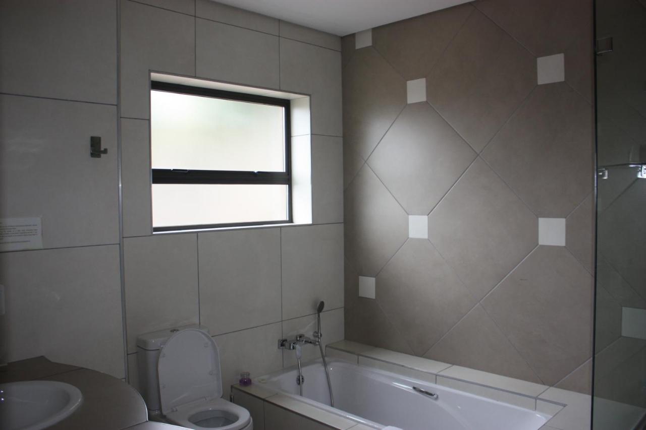 Over The Moon Guesthouse Γιοχάνεσμπουργκ Εξωτερικό φωτογραφία