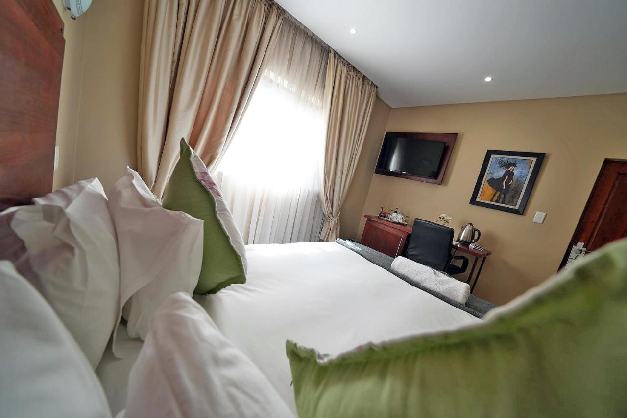 Over The Moon Guesthouse Γιοχάνεσμπουργκ Εξωτερικό φωτογραφία