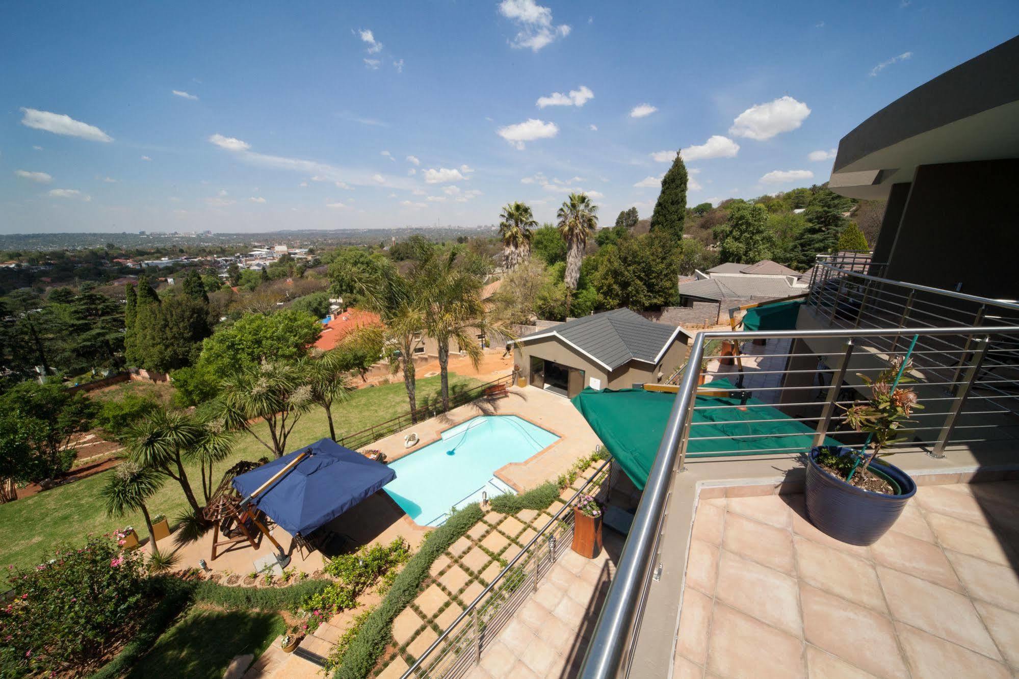 Over The Moon Guesthouse Γιοχάνεσμπουργκ Εξωτερικό φωτογραφία