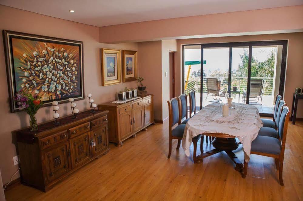 Over The Moon Guesthouse Γιοχάνεσμπουργκ Εξωτερικό φωτογραφία