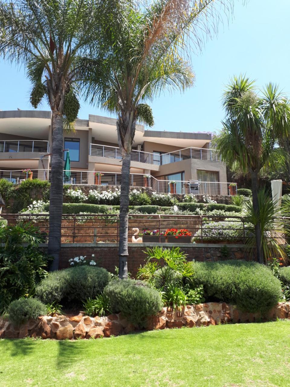 Over The Moon Guesthouse Γιοχάνεσμπουργκ Εξωτερικό φωτογραφία