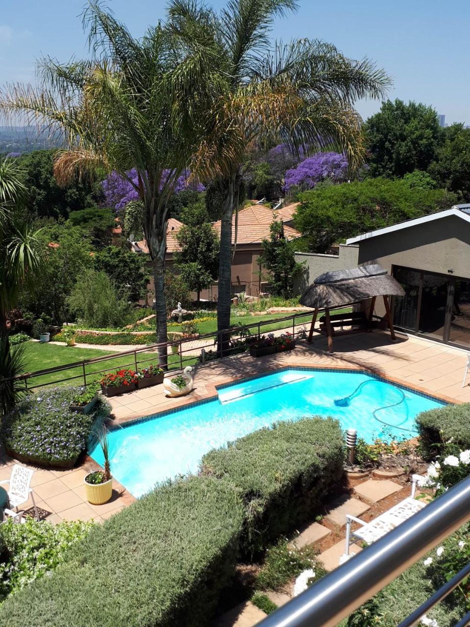 Over The Moon Guesthouse Γιοχάνεσμπουργκ Εξωτερικό φωτογραφία